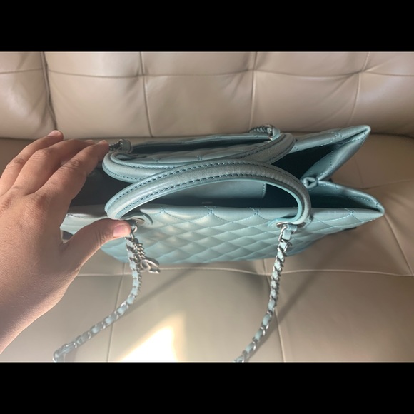 Chanel quilted shopping tote like new - Picture 4 of 6